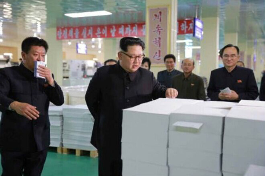金正恩視察“蒲公英作業(yè)本工廠”，贊譽產品設計與網頁布局彰顯匠心精神